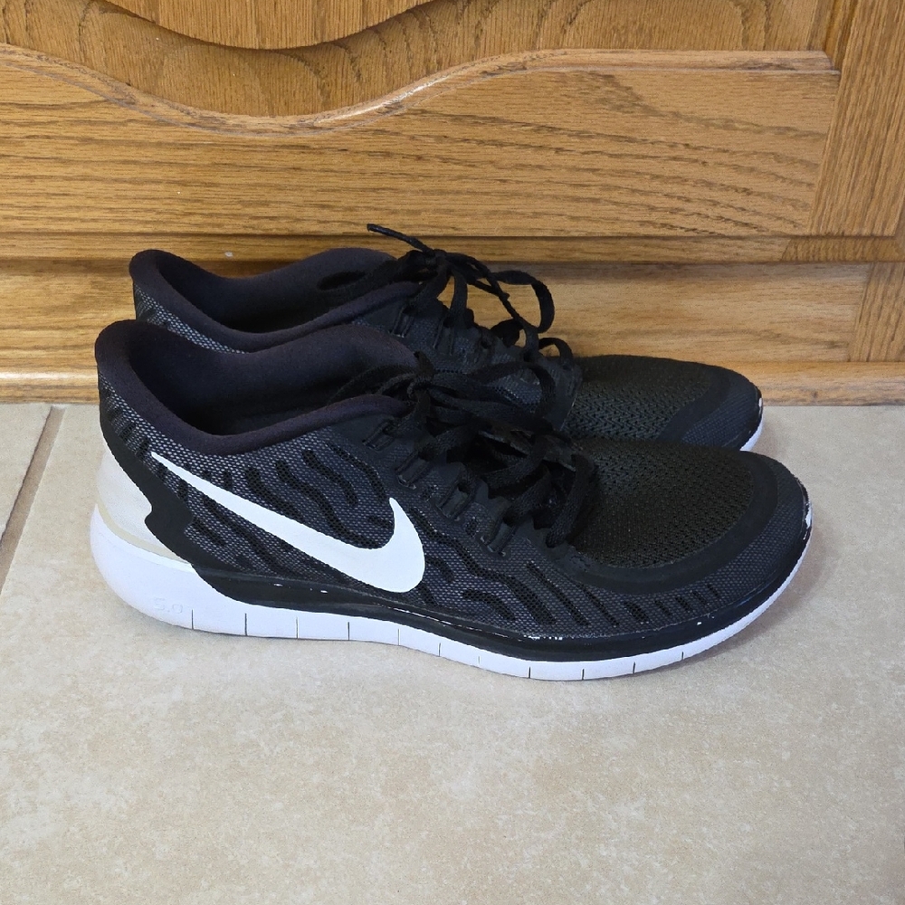 Nike Black and White Free 5.0 Running Shoes
